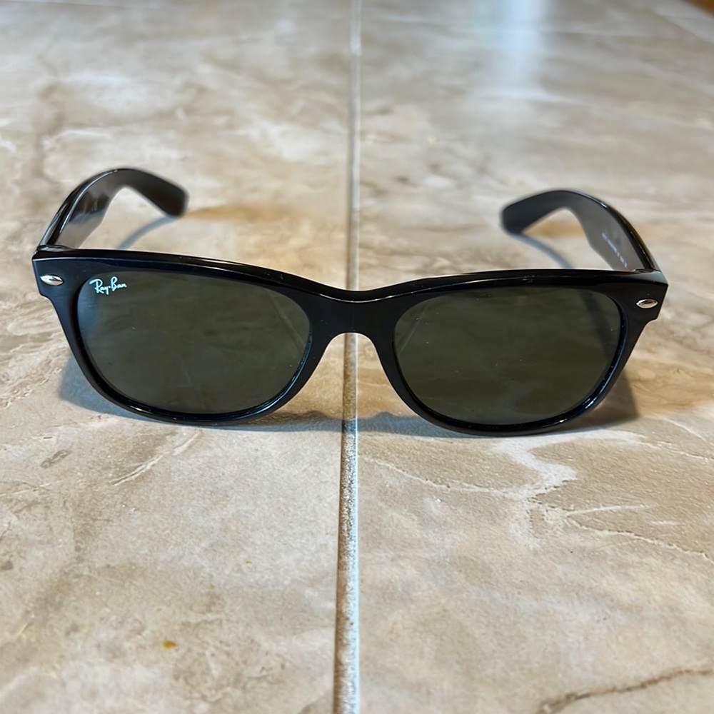 Ray ban black sunglasses wayfarer excellent condition